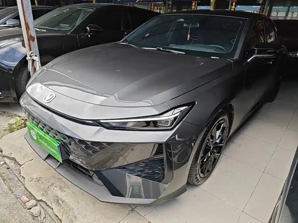 Changan UNI-V 2024 1.5T Premium Edition — миниатюра 1