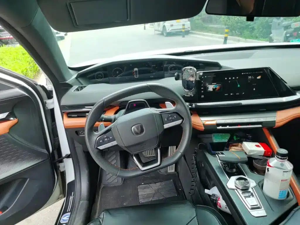 Changan UNI-V 2023 1.5T Sport Edition — миниатюра 3