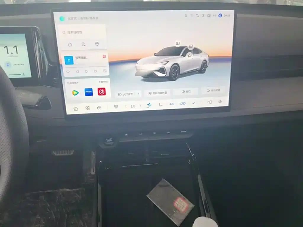 Changan UNI-V 2025 Model, Third Generation, 2.0T Sport Edition — миниатюра 13