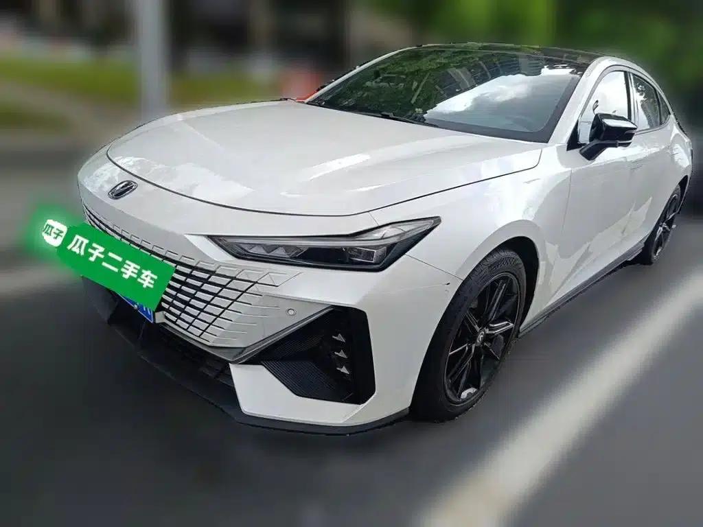 Changan UNI-V 2023 1.5T Premium Edition — миниатюра 2