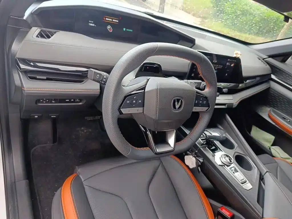 Changan UNI-V 2023 1.5T Premium Edition — миниатюра 3