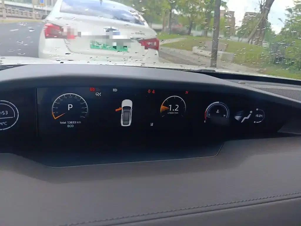 Changan UNI-V 2023 1.5T Premium Edition — миниатюра 4