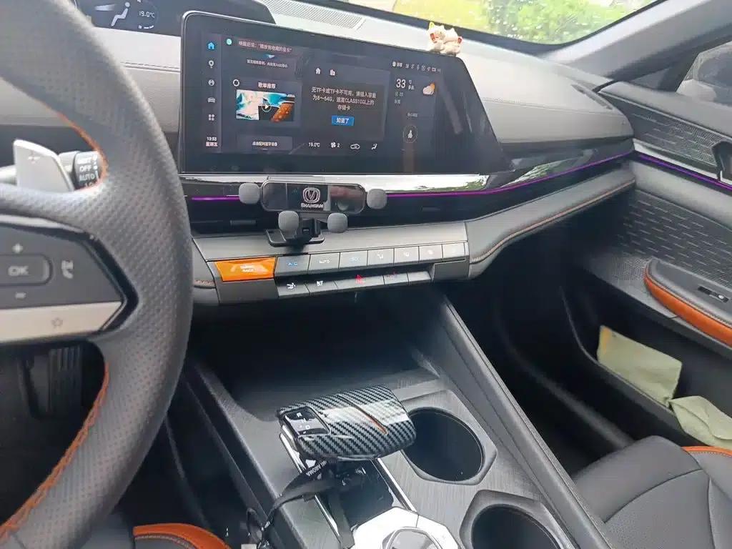 Changan UNI-V 2023 1.5T Premium Edition — миниатюра 6