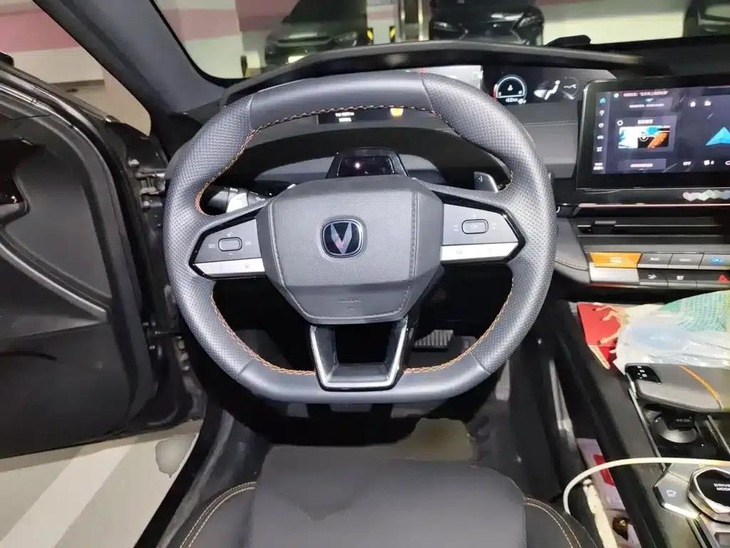 Changan UNI-V 2022 1.5T Premium Edition — миниатюра 3