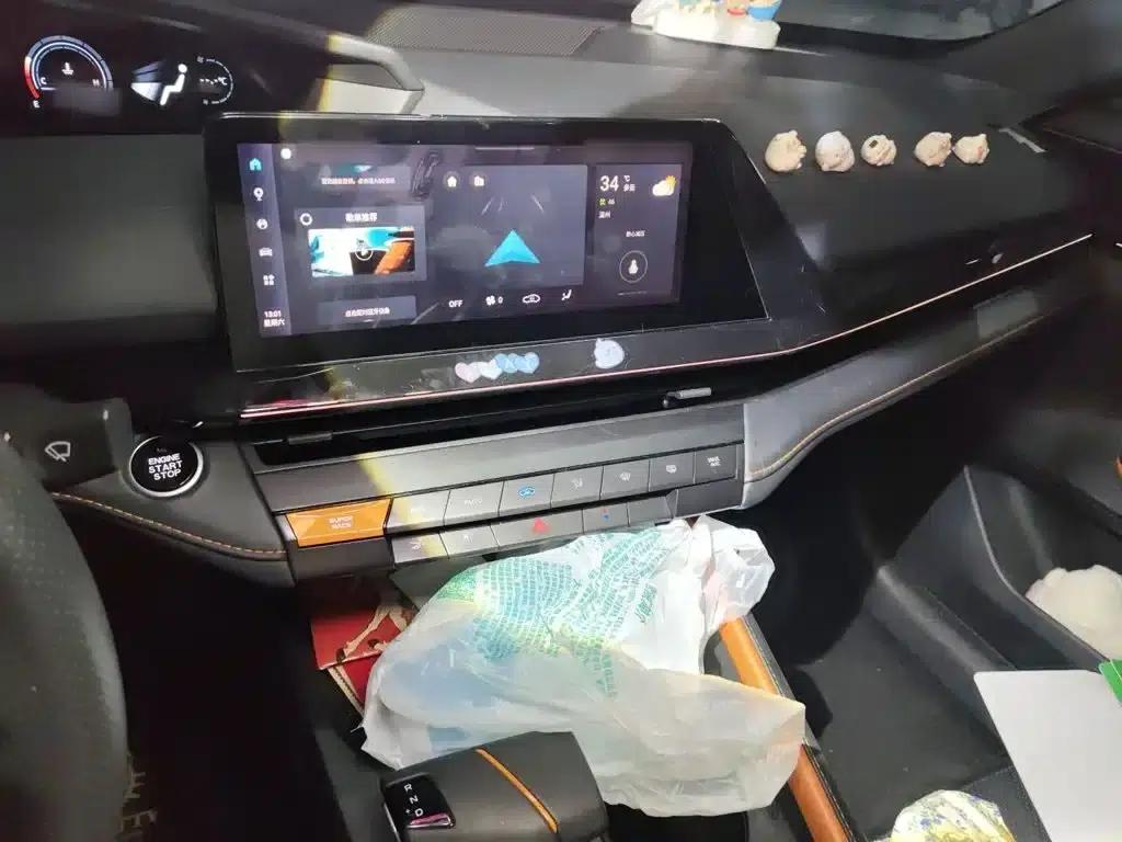 Changan UNI-V 2022 1.5T Premium Edition — миниатюра 6