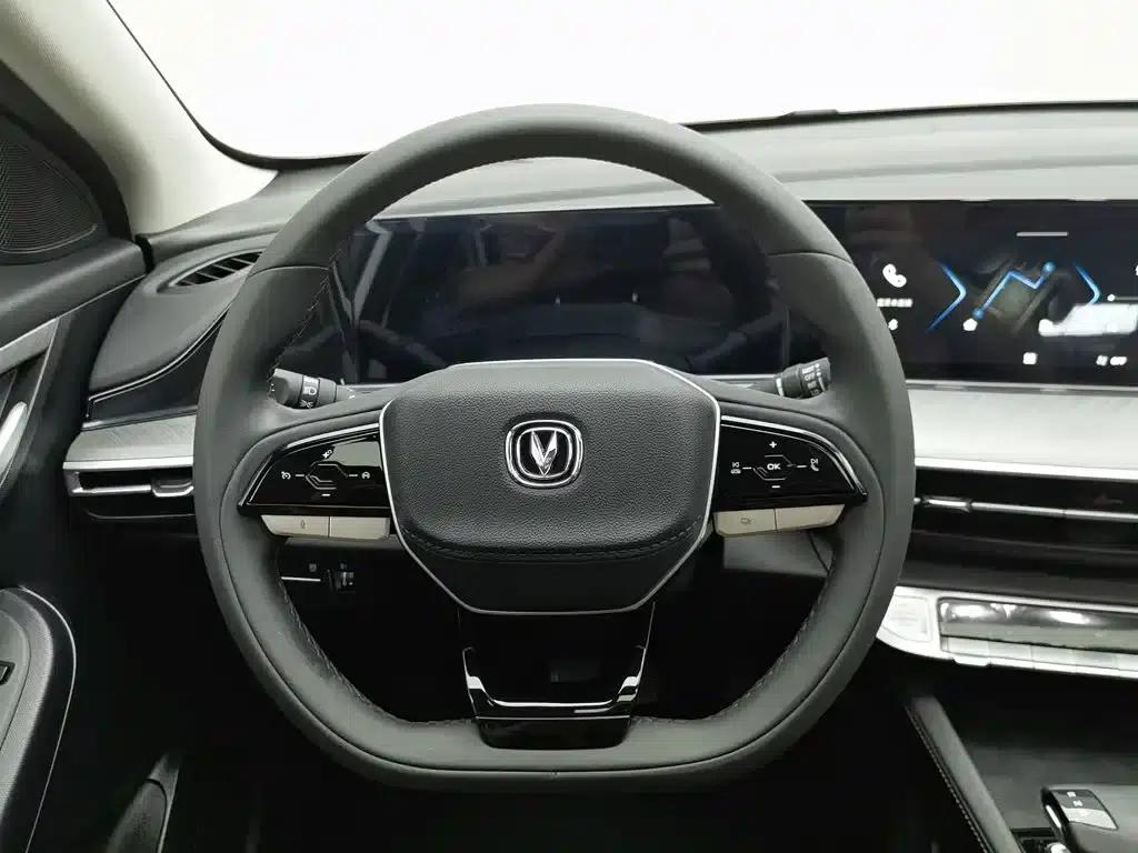 Changan Eado 2023 Enjoy Edition PLUS Blue Whale NE 1.4T GDI DCT Premium Edition — миниатюра 11