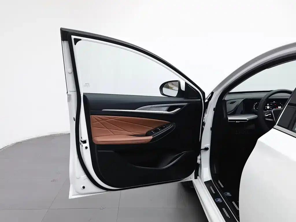 Changan Eado 2023 Enjoy Edition PLUS Blue Whale NE 1.4T GDI DCT Premium Edition — миниатюра 8