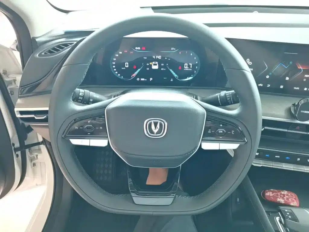 Changan Eado 2025 PLUS 1.4T Dual-Clutch High-Performance Edition — миниатюра 11