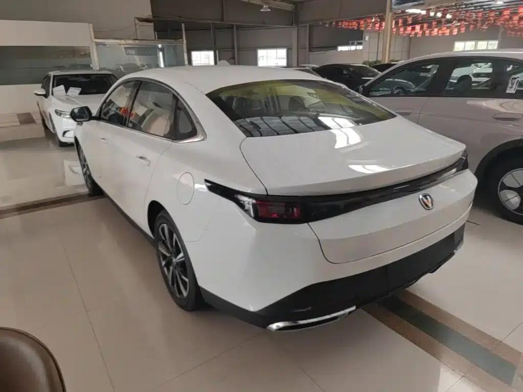 Changan Eado 2025 Blue Whale 1.5T 500Bar Premium Edition — миниатюра 5