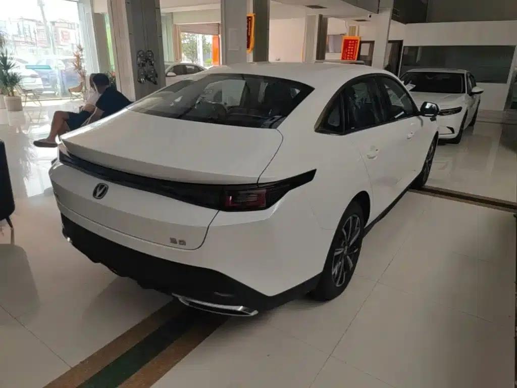 Changan Eado 2025 Blue Whale 1.5T 500Bar Premium Edition — миниатюра 7