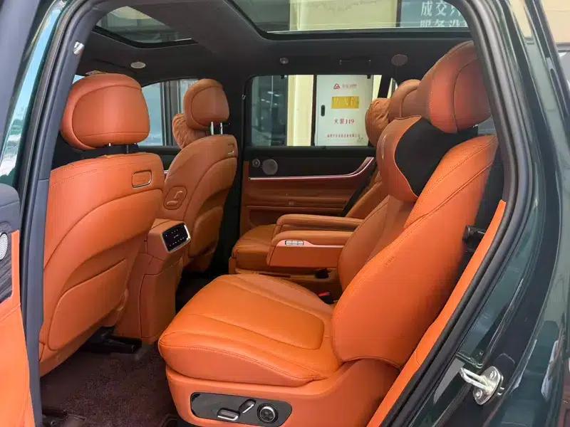 Wenjie M9 2024 Ultra Range Extended 6-Seater — миниатюра 11