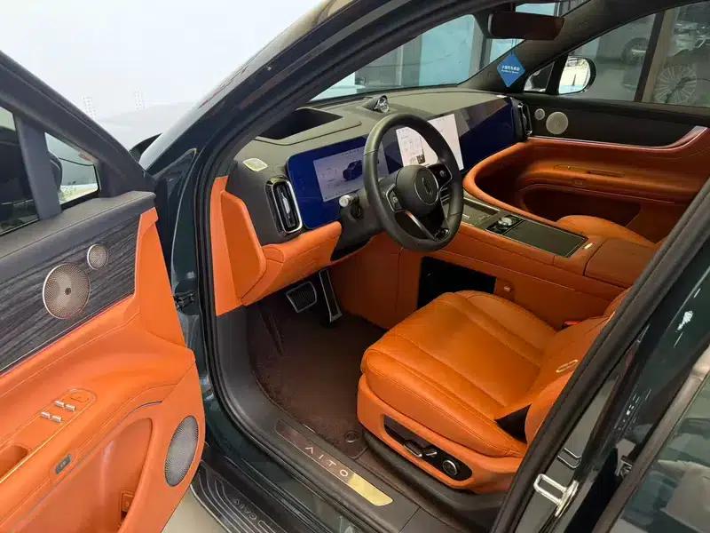 Wenjie M9 2024 Ultra Range Extended 6-Seater — миниатюра 10