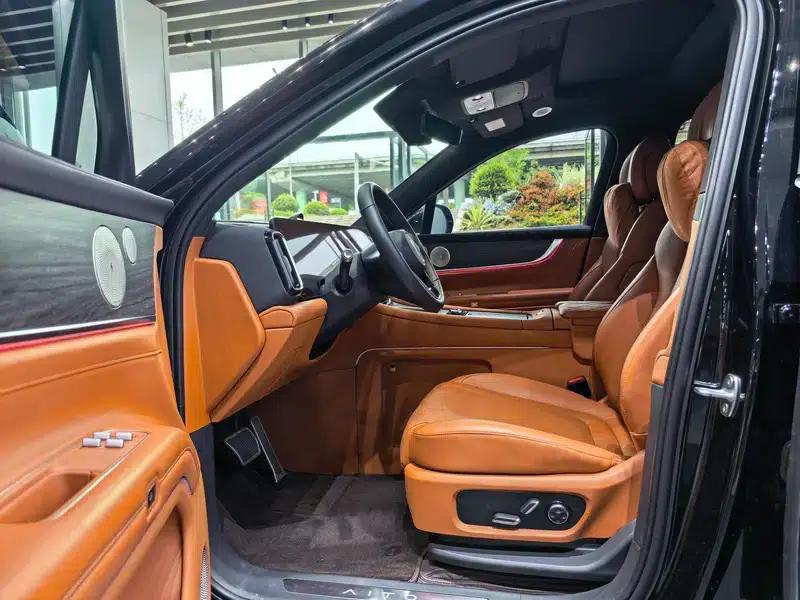 Wenjie M9 2024 Extended Range Max Six-Seater — миниатюра 11