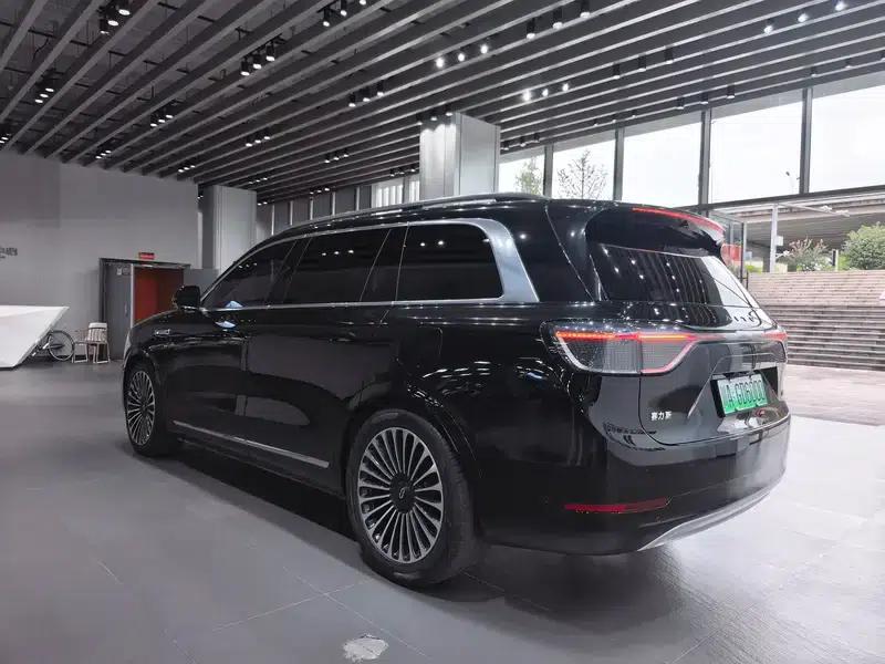 Wenjie M9 2024 Extended Range Max Six-Seater — миниатюра 5