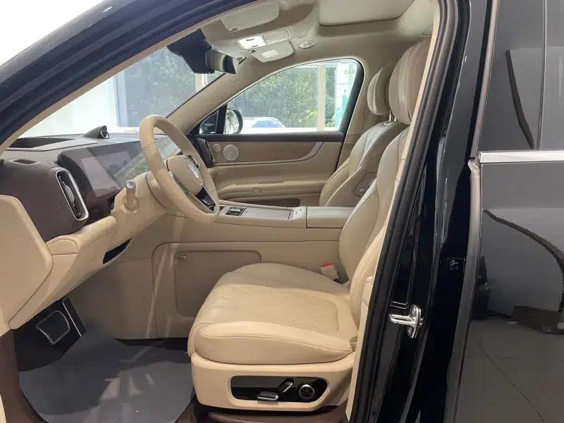 Wenjie M9 2024 Ultra Range Extended 6-Seater — миниатюра 21