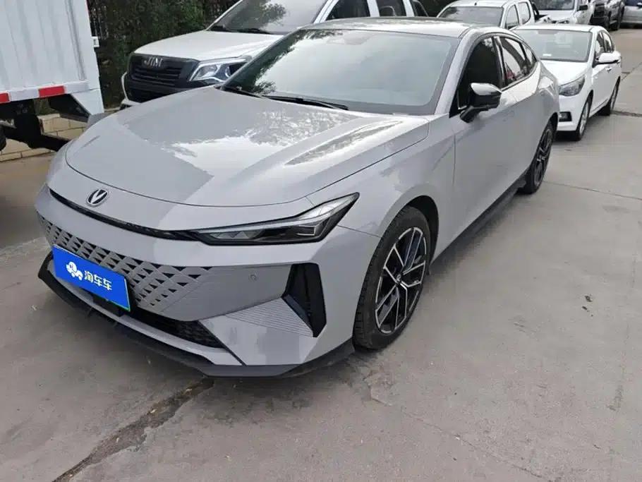 Changan UNI-V Smart Electric iDD 2024 Model Blue Whale Smart Electric iDD 136km Smart Cool Edition — миниатюра 1