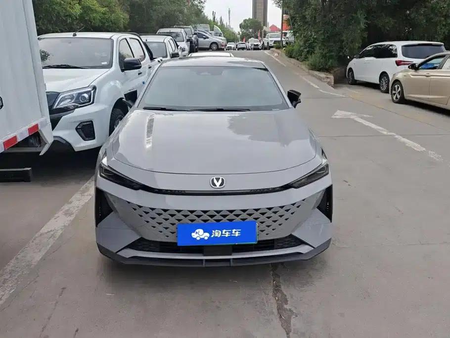 Changan UNI-V Smart Electric iDD 2024 Model Blue Whale Smart Electric iDD 136km Smart Cool Edition — миниатюра 2