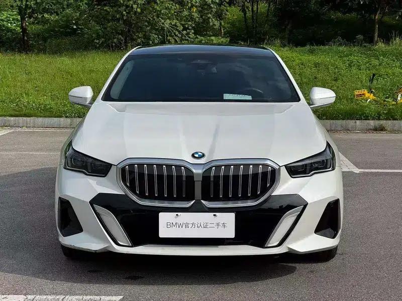 2024 BMW 5 Series 525Li M Sport Package — миниатюра 2