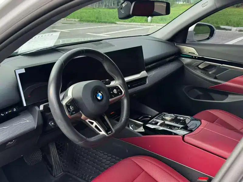 2024 BMW 5 Series 525Li M Sport Package — миниатюра 12