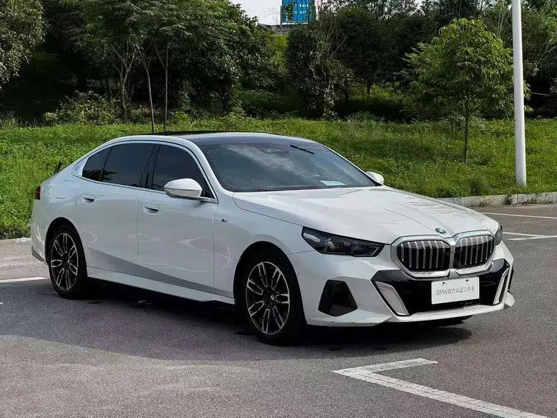 2024 BMW 5 Series 525Li M Sport Package — миниатюра 3
