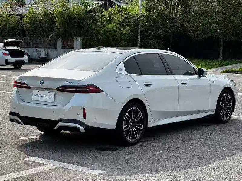 2024 BMW 5 Series 525Li M Sport Package — миниатюра 7