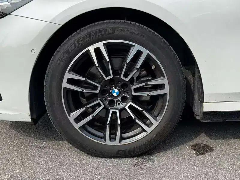 2024 BMW 5 Series 525Li M Sport Package — миниатюра 9