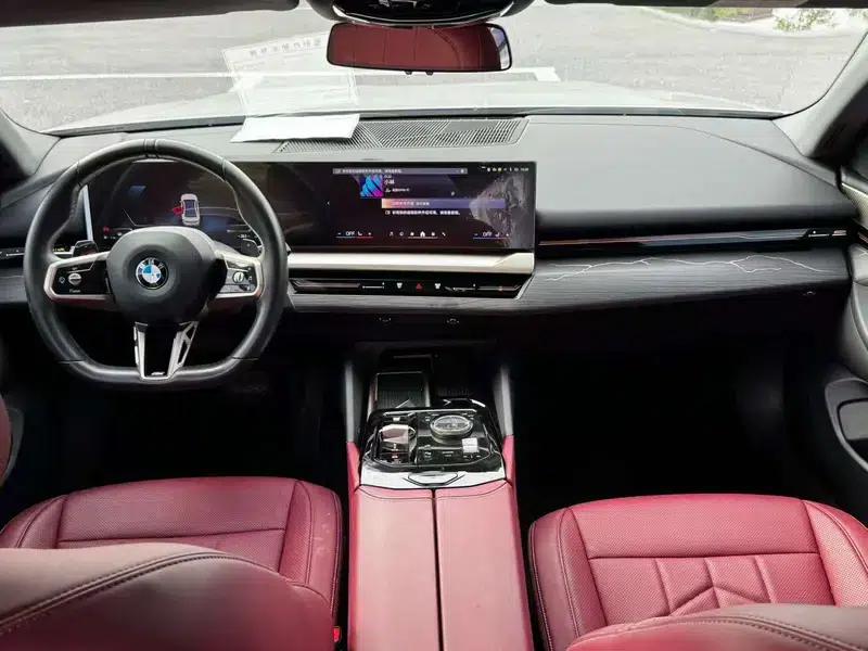 2024 BMW 5 Series 525Li M Sport Package — миниатюра 10
