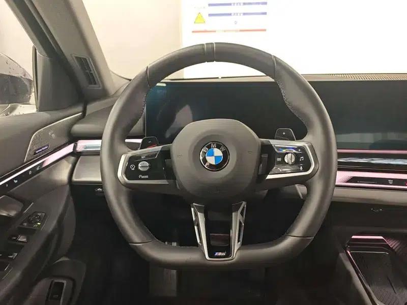 2024 BMW 5 Series 530Li Leading Edition M Sport Package — миниатюра 12