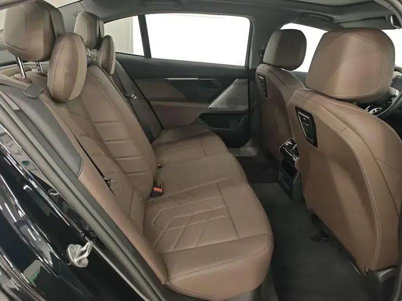 2024 BMW 5 Series 530Li Leading Edition M Sport Package — миниатюра 14