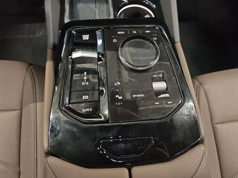 2024 BMW 5 Series 530Li Leading Edition M Sport Package — миниатюра 7
