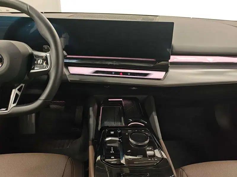 2024 BMW 5 Series 530Li Leading Edition M Sport Package — миниатюра 8