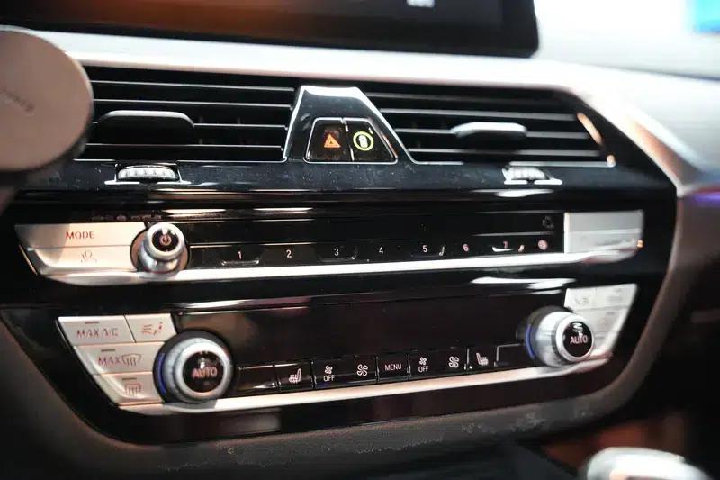 BMW 5 Series 2022 Facelift 530Li Leading Model M Sport Package — миниатюра 8