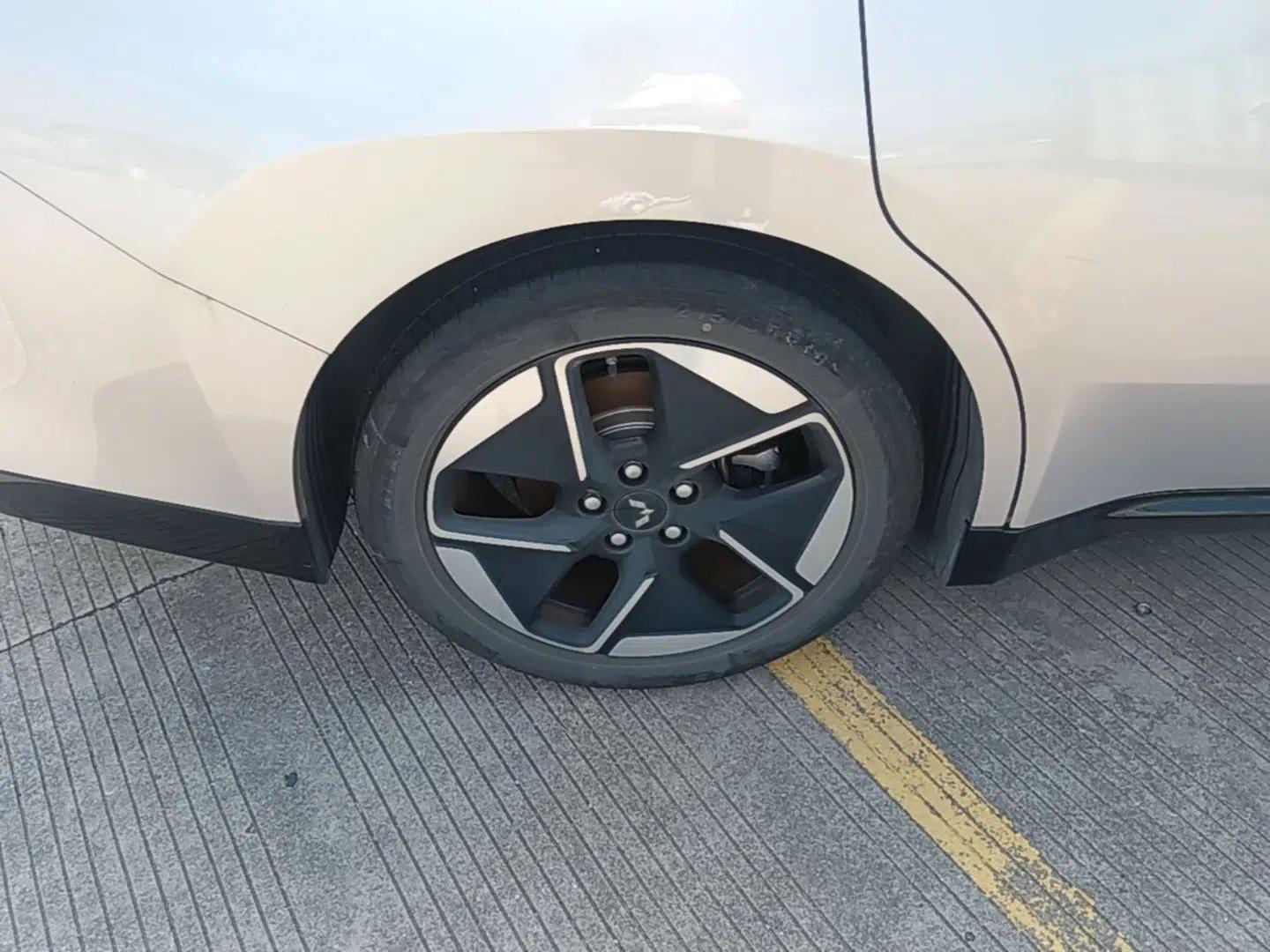 Wuling Xingguang 2024 Co-Creation Edition 510 Advanced Model — миниатюра 11