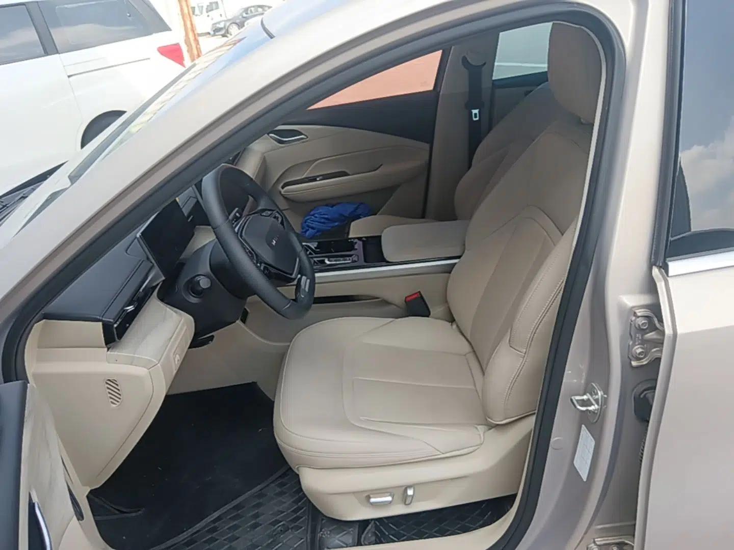Wuling Xingguang 2024 Co-Creation Edition 510 Advanced Model — миниатюра 17