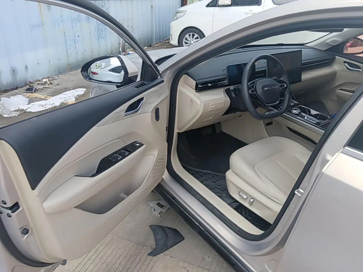 Wuling Xingguang 2024 Co-Creation Edition 510 Advanced Model — миниатюра 18