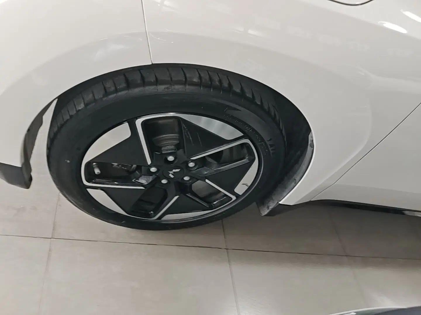 Wuling Xingguang 2024 Co-Creation Edition 510 Advanced Model — миниатюра 10