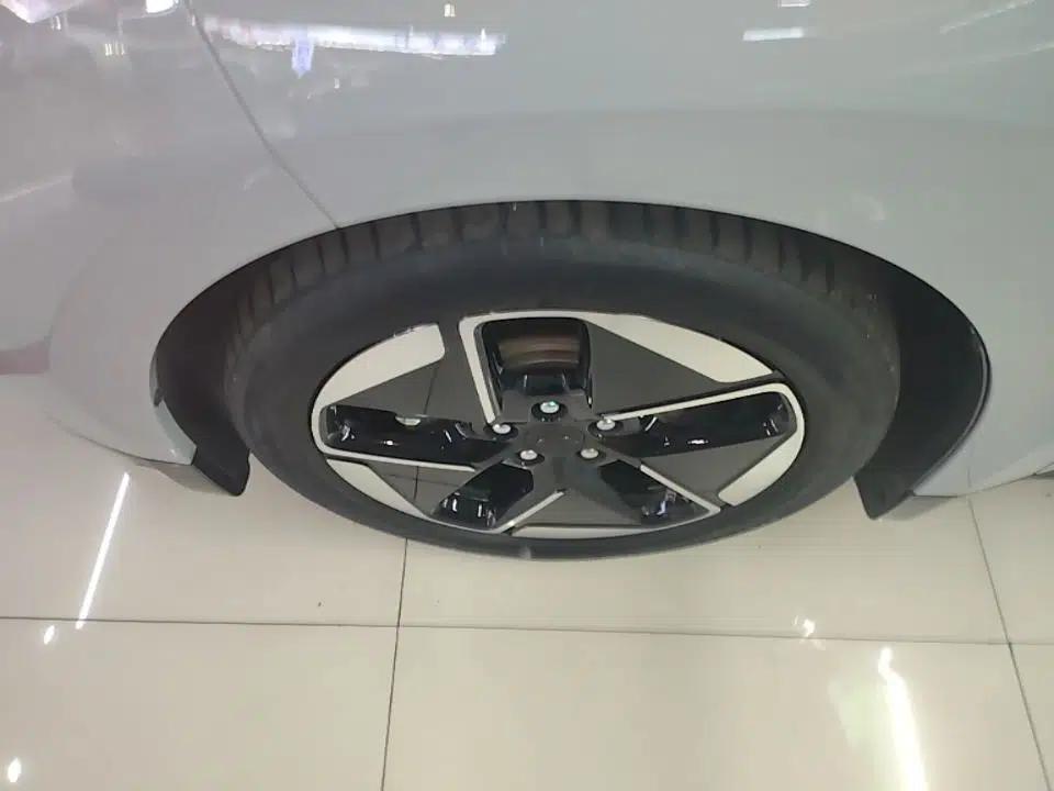Wuling Xingguang 2024 Co-Creation Edition 510 Advanced Model — миниатюра 10