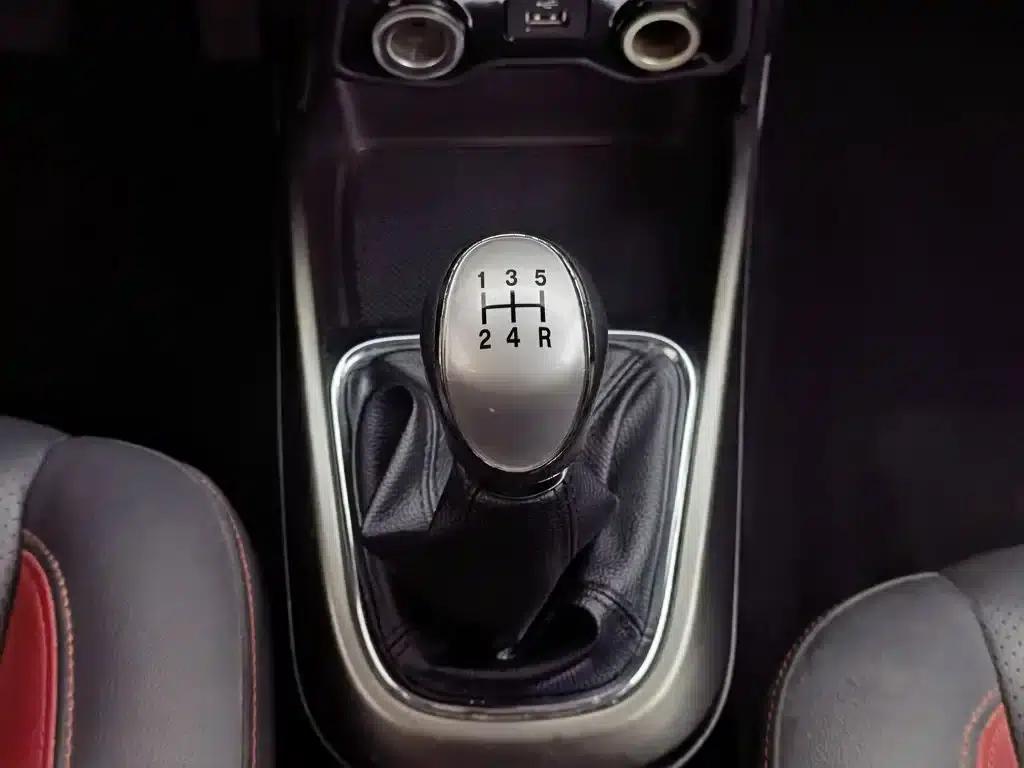 Changan CS15 2016 1.5L Manual Premium Edition — миниатюра 13