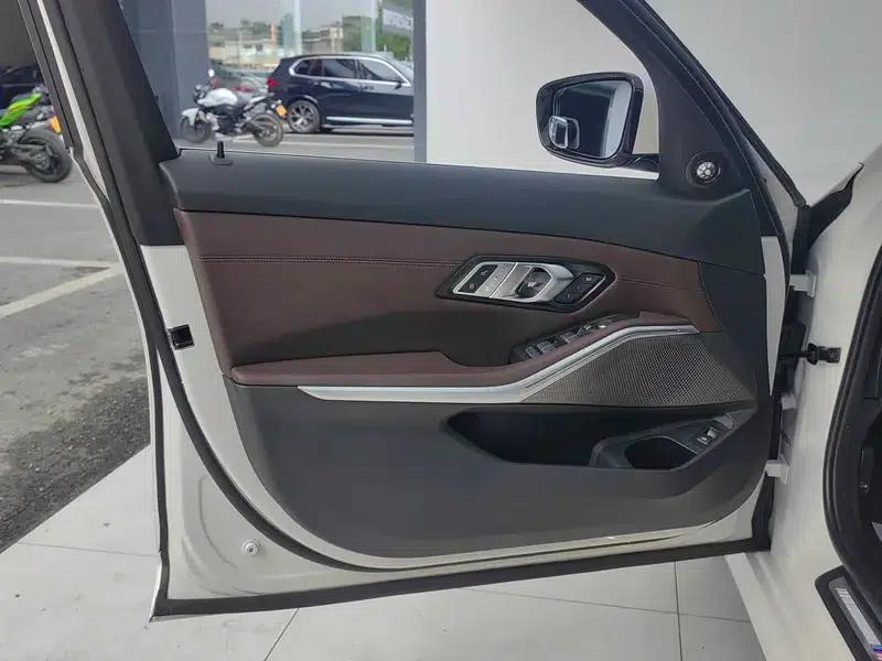2023 BMW 3 Series 325Li M Sport Package — миниатюра 8