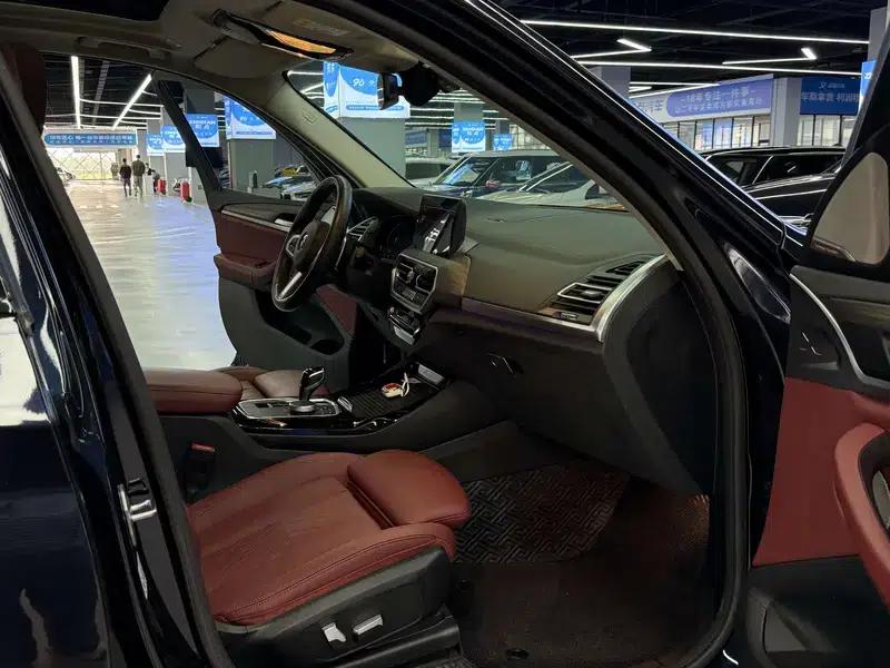 BMW X3 2022 xDrive30i Leading Edition M Sport Package — миниатюра 22