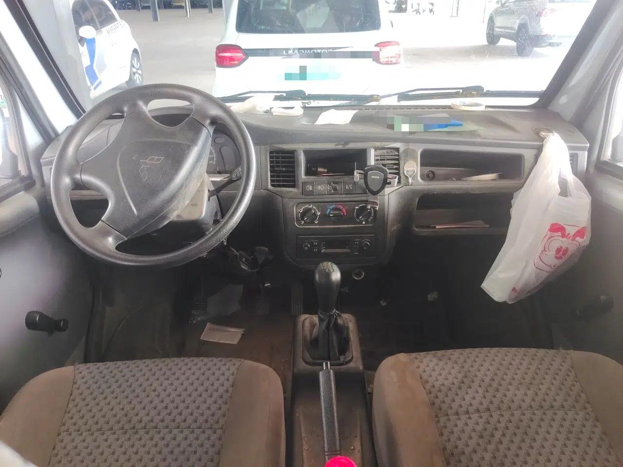 Wuling Zhiguang 2020 1.2L Van Utility Model China VI Emission Standard 2 Seats LSI — миниатюра 9
