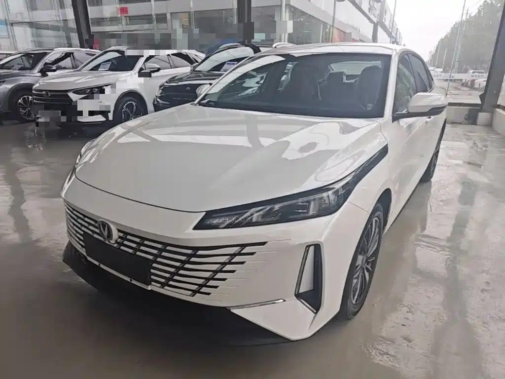 Changan Eado PHEV 2025 Smart Blue Whale 145KM High-Performance Edition — миниатюра 2