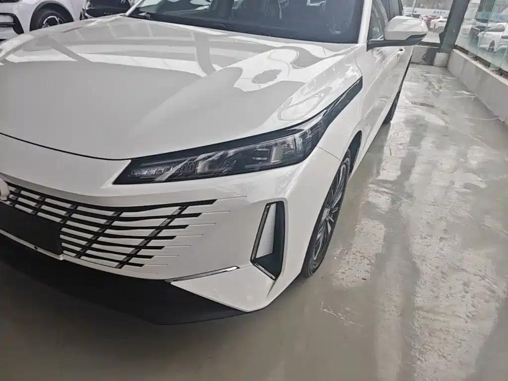 Changan Eado PHEV 2025 Smart Blue Whale 145KM High-Performance Edition — миниатюра 24