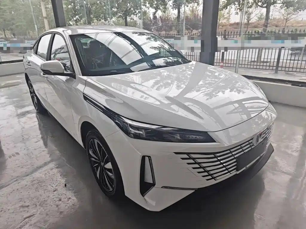 Changan Eado PHEV 2025 Smart Blue Whale 145KM High-Performance Edition — миниатюра 4