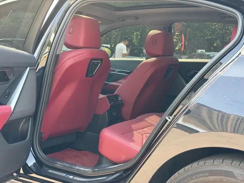 BMW i5 2024 eDrive35L Luxury Package — миниатюра 10