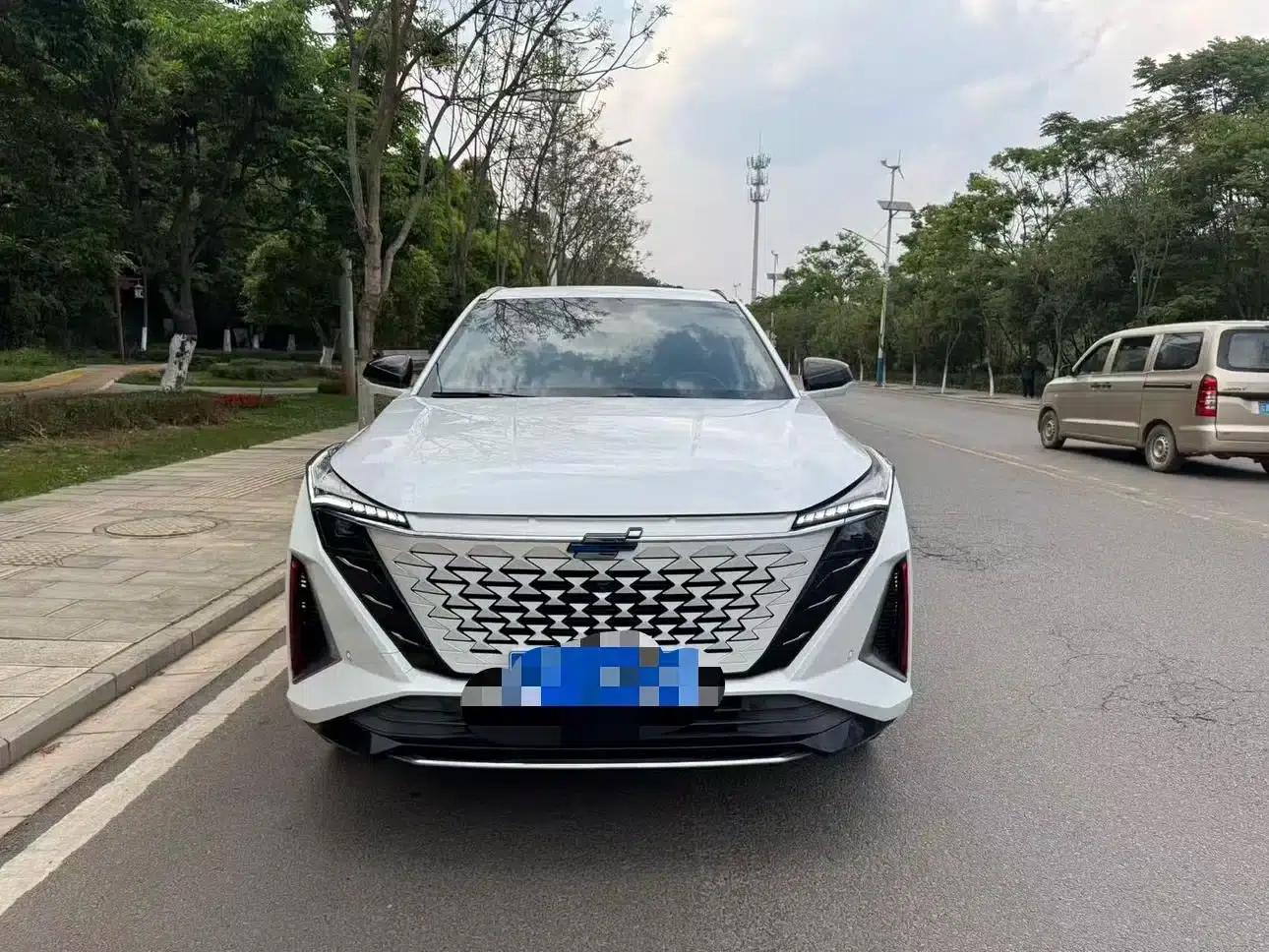 Changan Oushang Z6 2022 Blue Whale 1.5T DCT Smart Navigation Edition — миниатюра 2