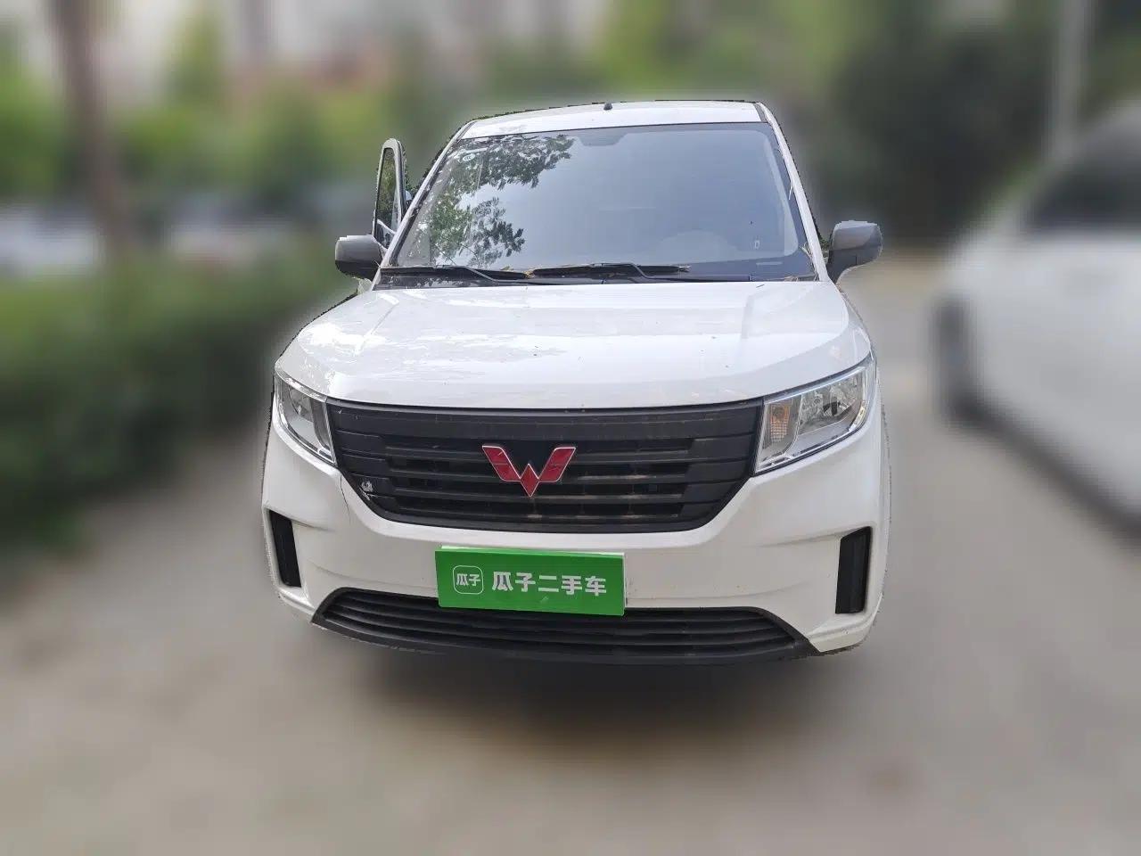Wuling Hongguang PLUS 2019 1.5T Manual Standard Edition 5 Seats — миниатюра 2