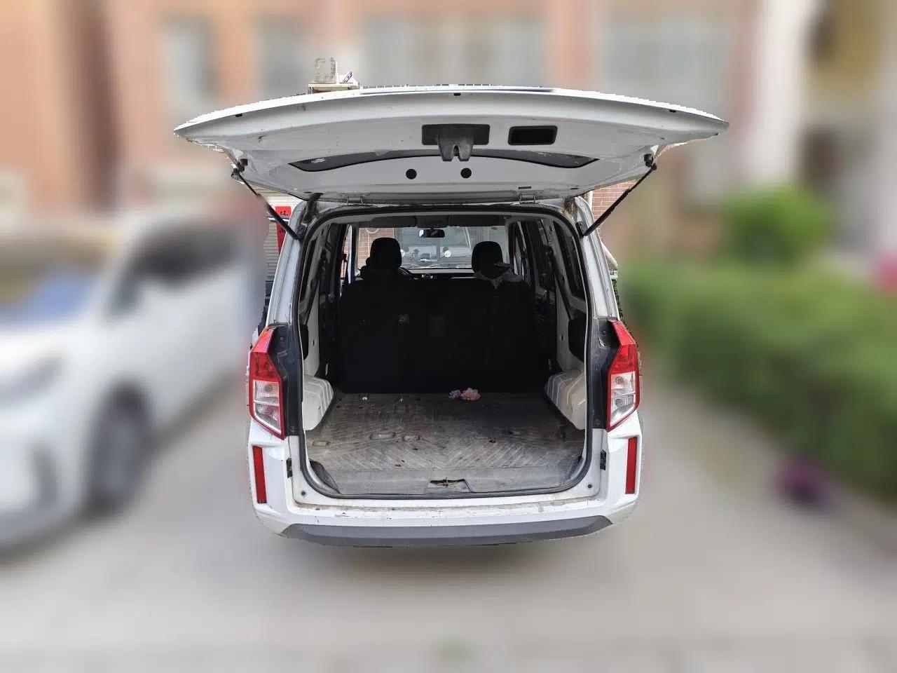 Wuling Hongguang PLUS 2019 1.5T Manual Standard Edition 5 Seats — миниатюра 19