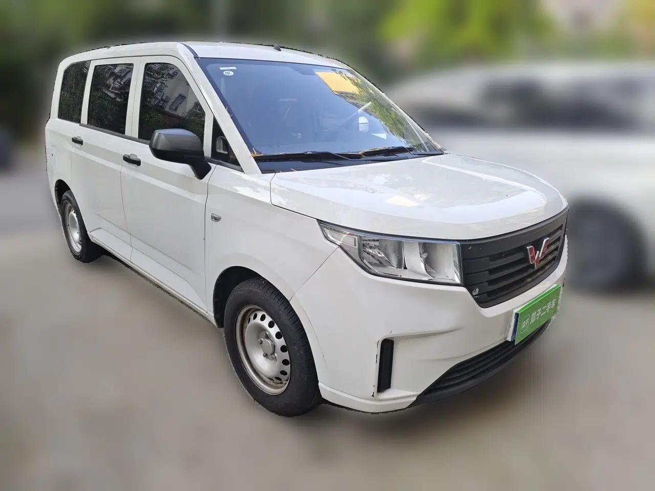 Wuling Hongguang PLUS 2019 1.5T Manual Standard Edition 5 Seats — миниатюра 3