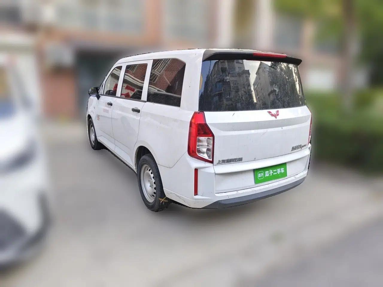 Wuling Hongguang PLUS 2019 1.5T Manual Standard Edition 5 Seats — миниатюра 4